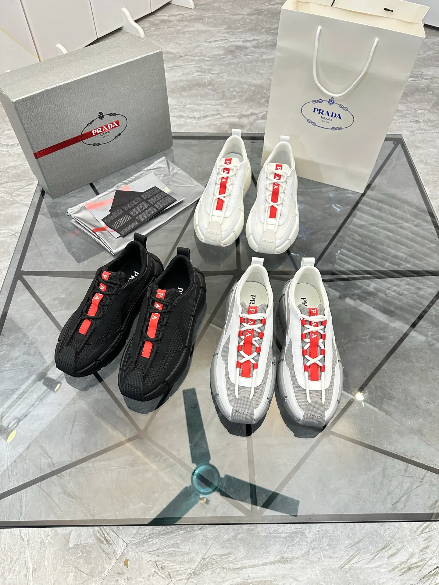 Men's shoes for sale 💰: 💰P540¥ High-end top quality Product trademark: Prada *"Prada*" low-top casual shoes Regular size: 38-45 (can be customized to 46) Product materials: upper imported first-layer cowhide spliced ​​with breathable mesh, breathable lining, cowhide foot pads, original ultra-light foam outsole. No.: 001